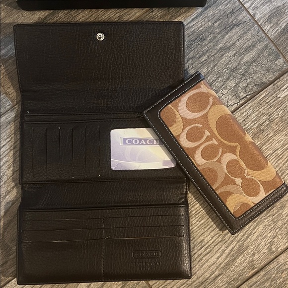 COACH Classic Logo Trifold Wallet & Checkbook Holder Credit Card Slots in Box - Picture 6 of 11